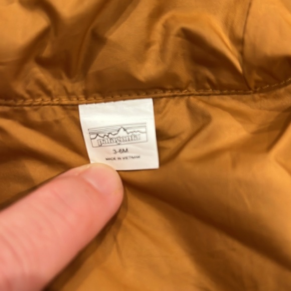Patagonia 3-6 month reversible rain jacket - Picture 3 of 3